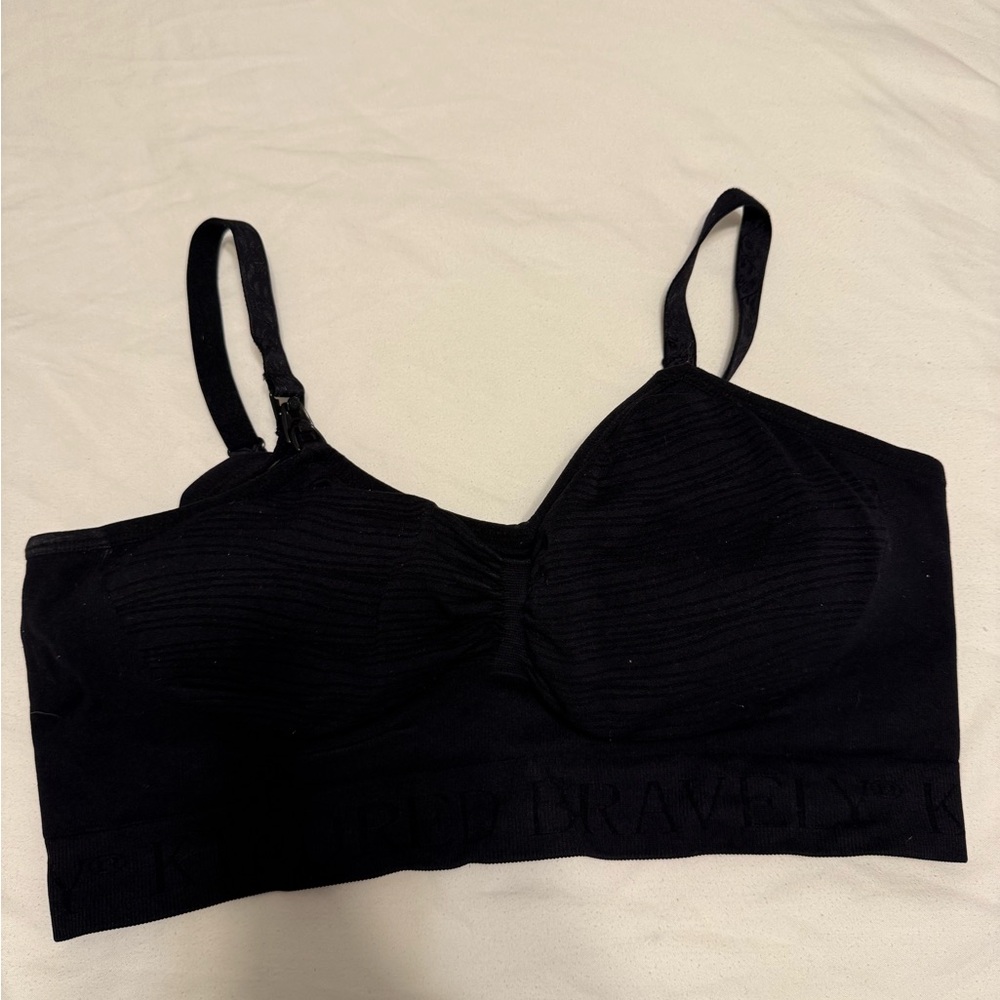 Kindred bravely sublime hands free pumping and nursing bra size Medium